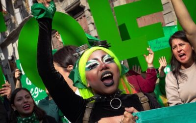 Mujeres marchan en CDMX para exigir aborto legal y seguro en todo el país