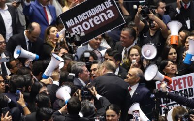 Confrontaciones, gritos y sirenas ilustran reinicio en el Congreso de la Unión