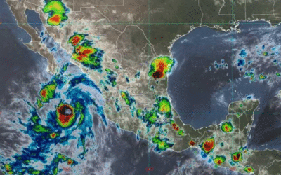 Lorena se convierte en huracán y provoca lluvias intensas en el norte del país