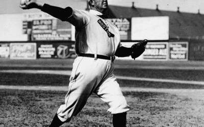 BRV: Cy Young y Babe Ruth lideran rotación de Boston