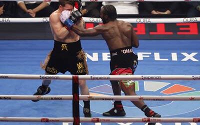 Canelo Álvarez cae ante Terence Crawford y pierde su reinado