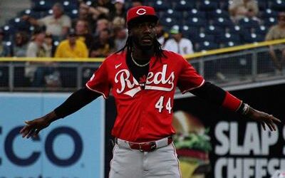 Elly de la Cruz se sacude del slump de bateo