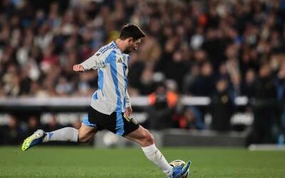 Fútbol: Messi le cumple y Argentina golea a Venezuela