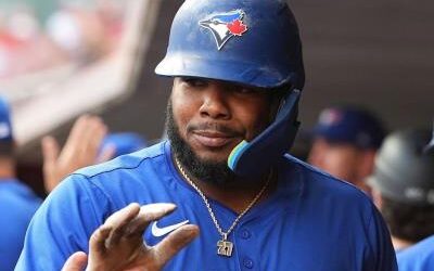 Guerrero Jr. anota tres carreras y Azulejos se imponen a Rojos