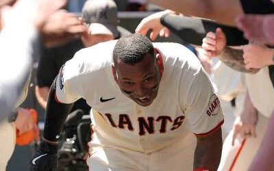 Jonrón de Devers desata bronca y expulsiones en Coors Field