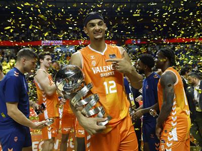 Valencia Basket somete al Real Madrid para levantar la Supercopa