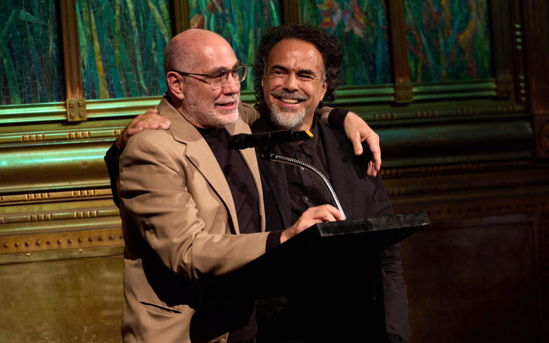 Iñárritu y Arriaga se reconcilian en la función especial por el 25° aniversario de ‘Amores Perros’