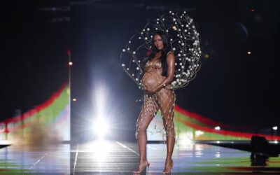 Jasmine Tookes, modelo embarazada, desfila en Victoria’s Secret Fashion Show | VIDEO