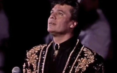 Revivirán la gloria de Juan Gabriel con proyección en el Zócalo de su concierto en Bellas Artes