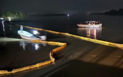 Derrame de hidrocarburo se extiende por el río Pantepec en Veracruz