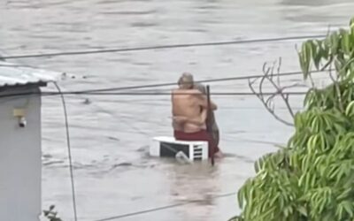 «Los abuelitos» que abrazados se salvaron en las inundaciones en México