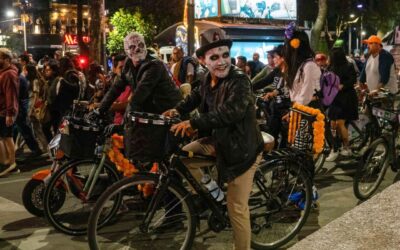 Así se vivió el paseo ciclista por el Día de Muertos en CDMX; asisten más de 190,000