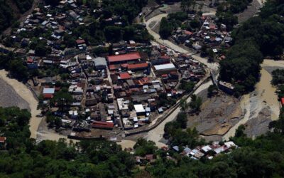 Lluvias torrenciales dejan 64 muertos y 65 desaparecidos en cuatro estados