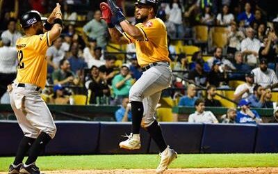Águilas blanquean a los Tigres 3-0 y extienden racha a cinco triunfos