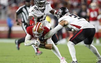 49ers:  McCaffrey los guía sobre los Falcons