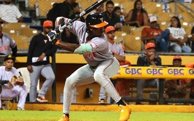 Celesten golpea el pitcheo de Águilas y Toros logran primer triunfo