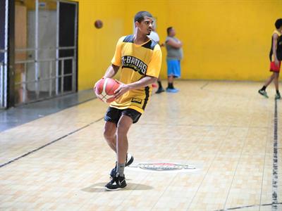 Edgar Sosa se prepara para seguir ligado al baloncesto