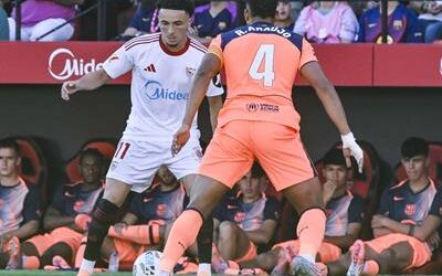 El Barcelona se desmorona en Sevilla y el Real Madrid queda de líder