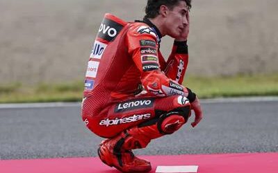El piloto Marc Márquez operado del hombro derecho
