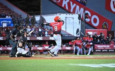 Leones del Escogido: ganan con jonrones de Guzmán, Navarro y Brito