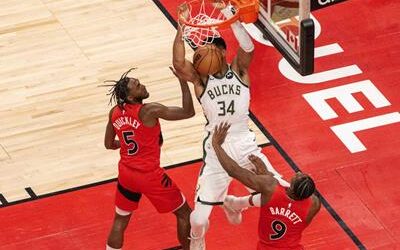 Los Raptors inician la temporada en casa con una derrota ante Bucks
