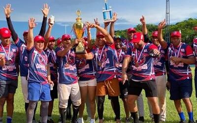 Monarcas 2015 ganan XIV torneo de softbol de Oficiales Académicos