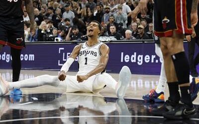 NBA: Wembanyama firma otro recital, OKC arrasa y los Bucks ganan