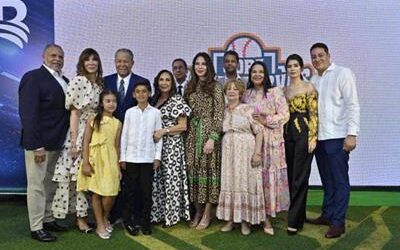 Vitelio Mejía se disculpa ante Marichal por la dilación en dedicatoria