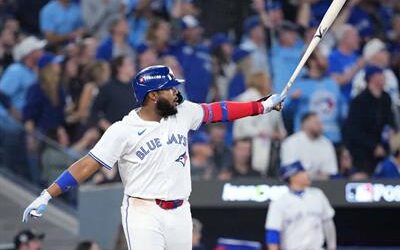 Vladimir Guerrero Jr. da su sexto en los playoffs para un juego 7