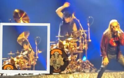 ¡Suelo! Alex González, baterista de Maná, sufre caída en pleno concierto