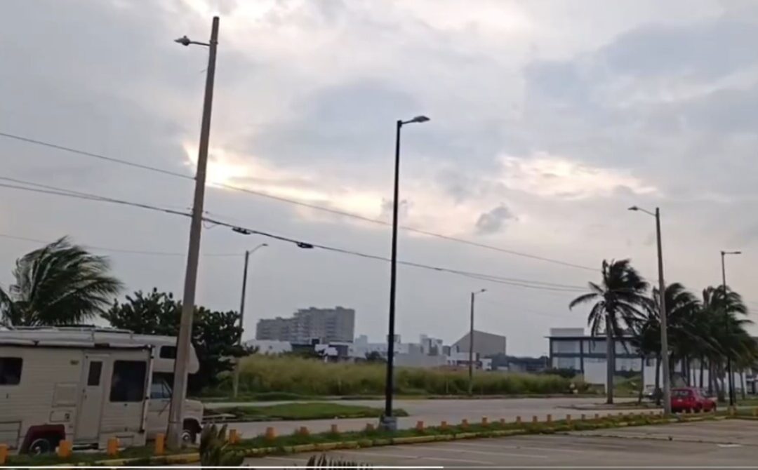 El frente frío número 13 deja suspensión de clases, lluvias torrenciales y heladas