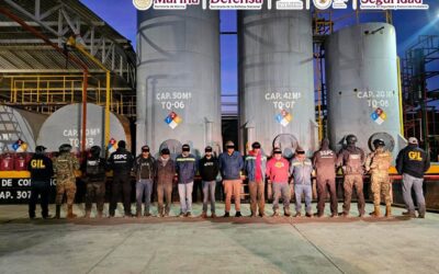 Detienen a ocho hombres y aseguran 250,000 litros de hidrocarburo en Veracruz