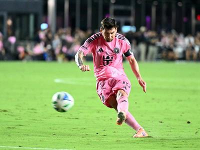 Lionel Messi: convierte dos goles y su equipo avanza