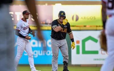 Águilas someten al Escogido en el Quisqueya y llegan a 20 victorias