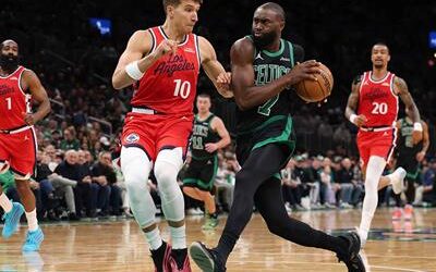 Celtics derrotaron a los Clippers 121-118 guiados por Jaylen Brown