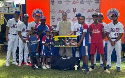 Juan Soto: realiza donación anual de equipos deportivos