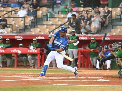 Licey: Con tres dobles de Mejía, los azules ganan