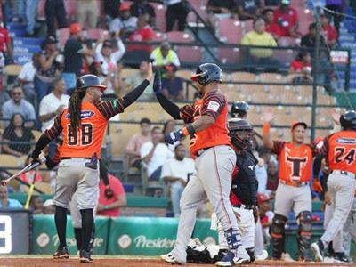 LIDOM: Los Toros apabullan al Escogido en el Quisqueya