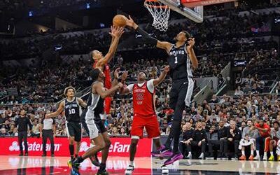 NBA: 76ers y Spurs vuelan, Doncic choca en Atlanta