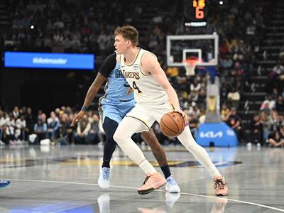 NBA: Lakers sobreviven sin Doncic ni Reaves y Giannis se venga