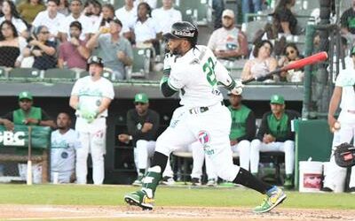 Estrellas apagan al Licey con pitcheo y bateo oportuno