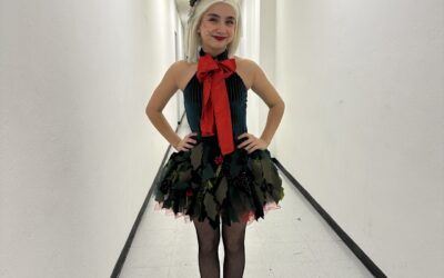 Lagunera brilla en teatro y lanza tema