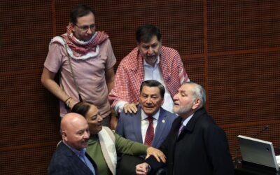 Senadores se gastan millones de pesos en libros de AMLO