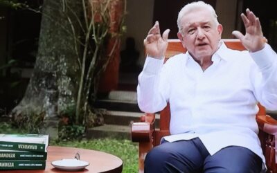 «Grandeza», el nuevo libro de AMLO, se agota en Amazon y causa furor en la FIL de Guadalajara