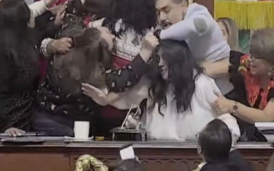 Diputadas se agreden físicamente durante discusión sobre extinción de InfoCDMX