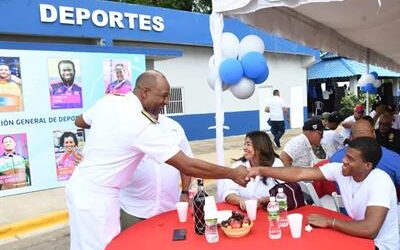 Atletas de la Armada disfrutan compartir navideño