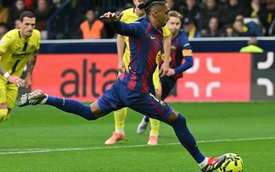 El Barça vence 2-0 al Villarreal y mantiene a distancia Real Madrid