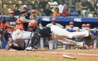 El Escogido se aferra al tercero con triunfo dramático ante Toros