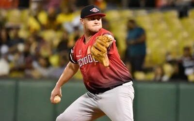 Escogido blanquea a Águilas, que pierden dos corridos por primera vez