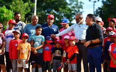 Inefi remoza play de Liga Añeja de San Francisco de Macorís